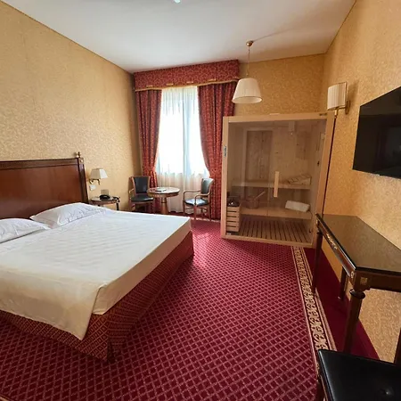 Maxim Hotel