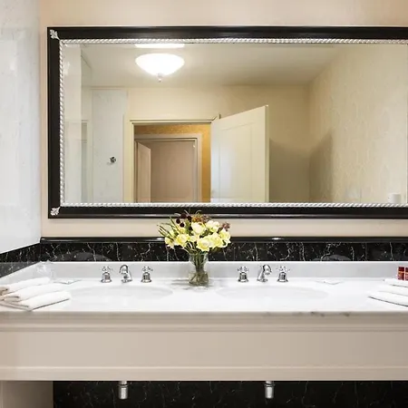 Maxim Hotel