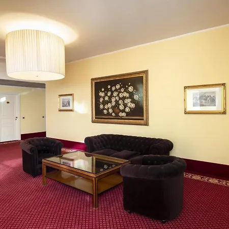 Maxim Hotel 4*