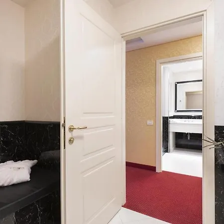 Maxim Hotel