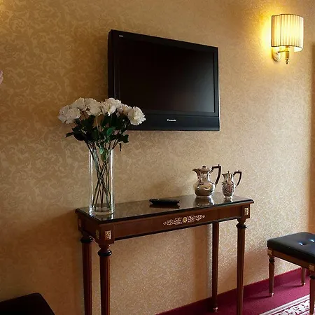 Maxim Hotel 4*