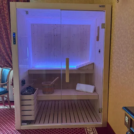 Maxim Hotell 4*