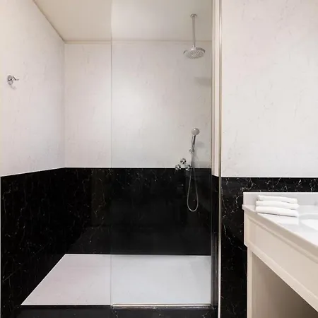 Maxim Hotel 4*