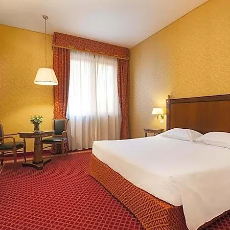 Maxim Hotel 4*