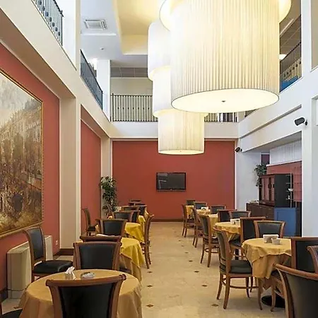 Maxim Hotel 4*