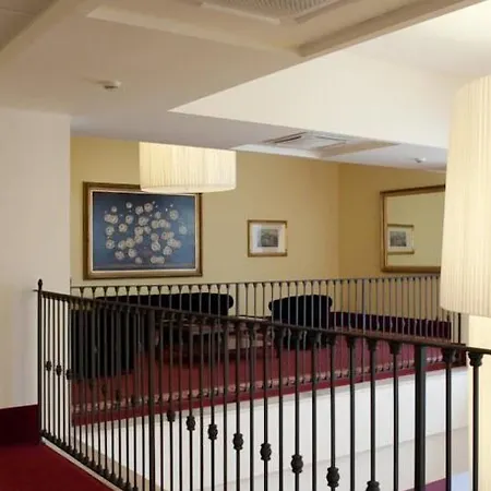 Maxim Hotel 4*
