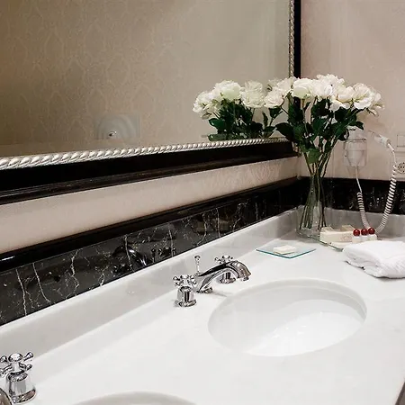 Maxim Hotell 4*
